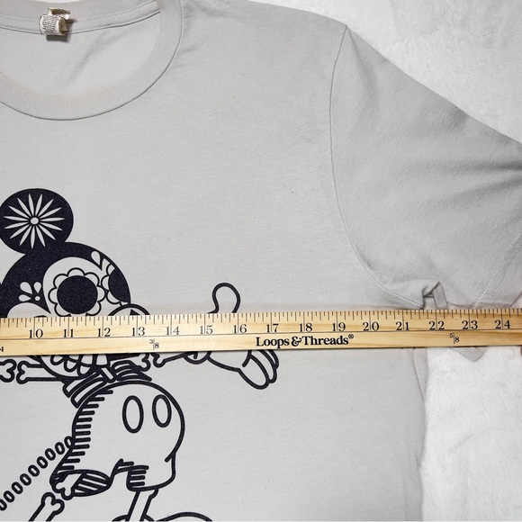 Mickey Mouse Fitted Tee Shirt Mens L Day of the Dead Themed ☠️ Off White - Picture 5 of 13